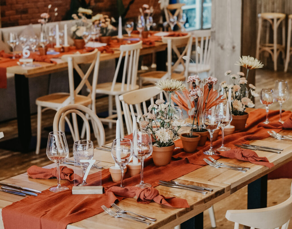 aranjamente florale la daimon boho cu teracota