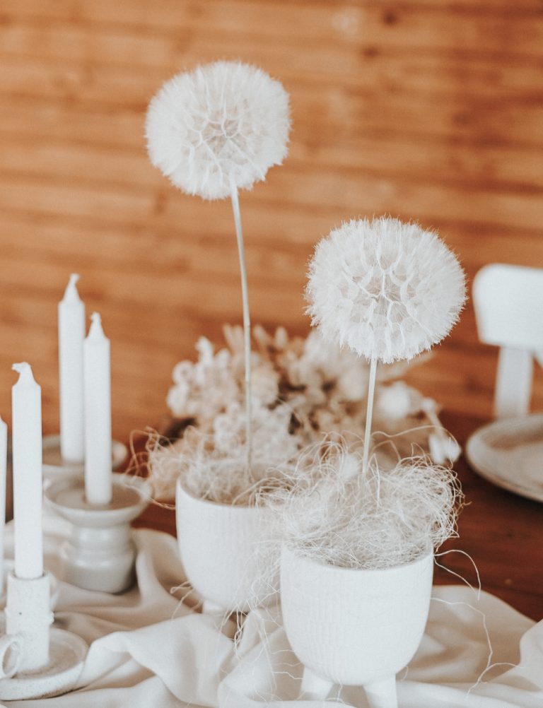 aranjament floral boho cu pampas la nunta in aer liber