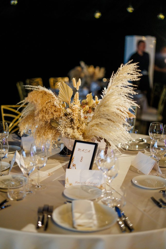 aranjament de masa la nunta boho